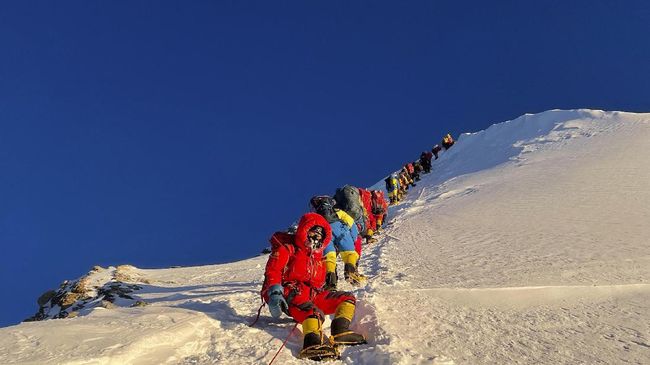 Seorang Pemandu Yang Berhasil Selamat Dari Pendakian Mendekati Kematian Ke Puncak Gunung Everest
