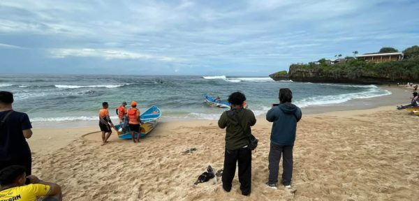 Tiga Siswa SMPN 7 Mojokerto Meninggal Dunia Terseret Arus Pantai Drini