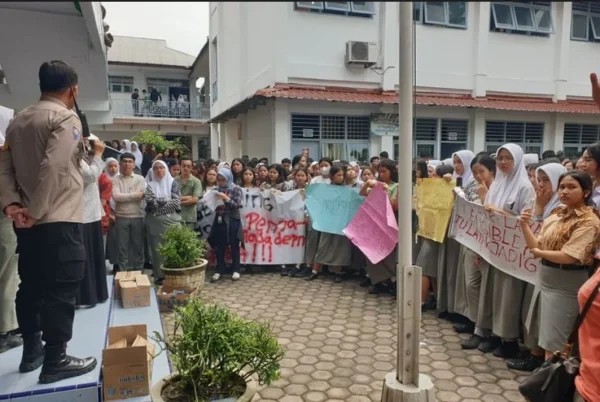 Gagal Daftar SNBP karena Kelalaian Sekolah, Siswa SMKN 10 Medan Gelar Protes